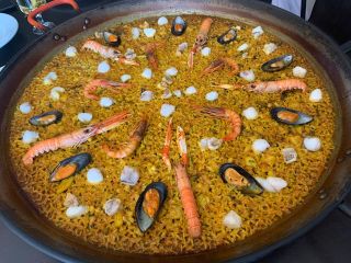 Seafood paella