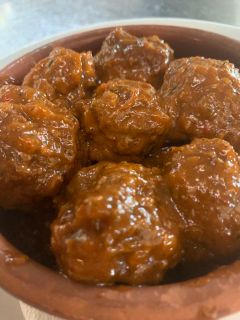 Homemade meatballs with tomate sauce