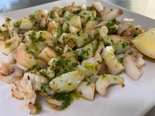 Diced squid served With Green sauce