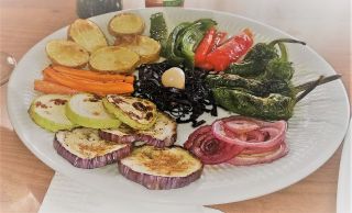 VERDURAS PLANCHA CON SALSA ROMESCU