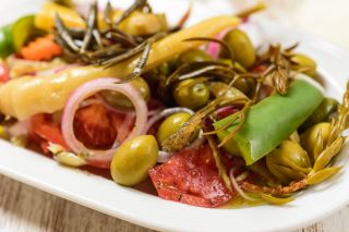 ENSALADA DE TOMATE Y CAPELLANS