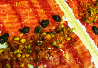 Carpaccio de LOMO BAJO Astur, con salsa a la trufa