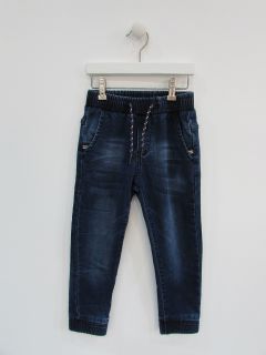 Pantalón vaquero todo goma para niño