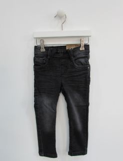 Pantalón con cordón en cintura y corte pitillo para niño