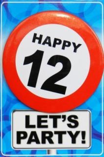 Tarjeta de cumpleaños con chapa happy 12