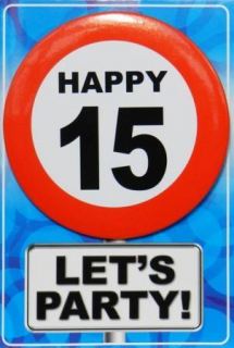 Tarjeta de cumpleaños con chapa happy 15