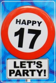 Tarjeta de cumpleaños con chapa happy 17