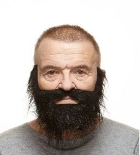 Barba con bigote negro