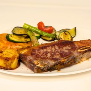 Entrecot con hueso madurado 45 dias con verduras
