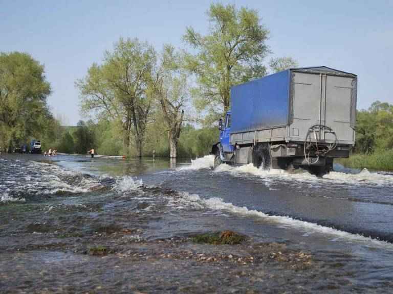 Como conducir durante una riada