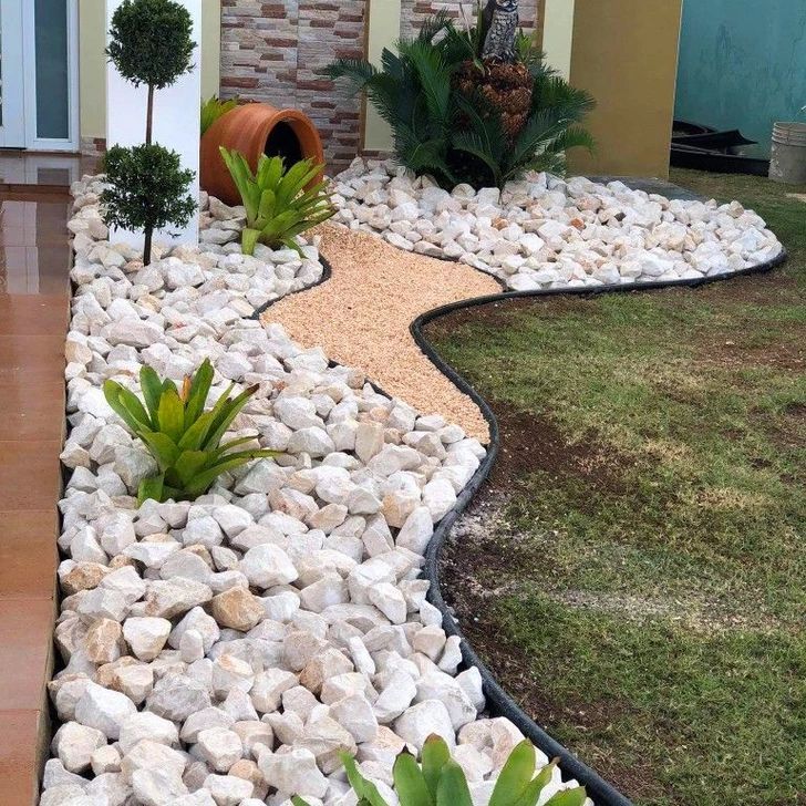 DECORACION CON PLANTAS Y PIEDRAS EN EL DISEÑO DE JARDINES